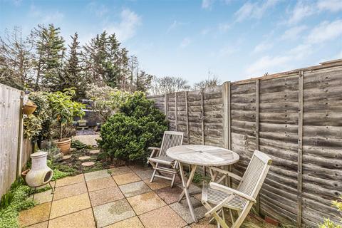 3 bedroom flat for sale, Kingsway, East Sheen, SW14