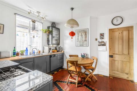 3 bedroom flat for sale, Kingsway, East Sheen, SW14