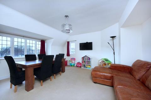 Flat 5, Thanet Court Queens Drive, London, W3 0HW