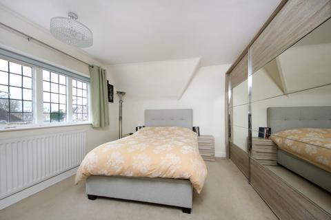 Flat 5, Thanet Court Queens Drive, London, W3 0HW