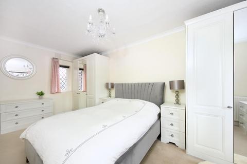 Flat 5, Thanet Court Queens Drive, London, W3 0HW