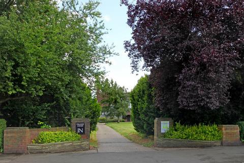 Flat 5, Thanet Court Queens Drive, London, W3 0HW