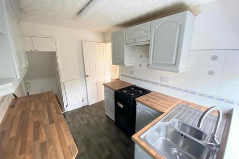 3 bedroom terraced house to rent, Chestnut Grove, Calverley