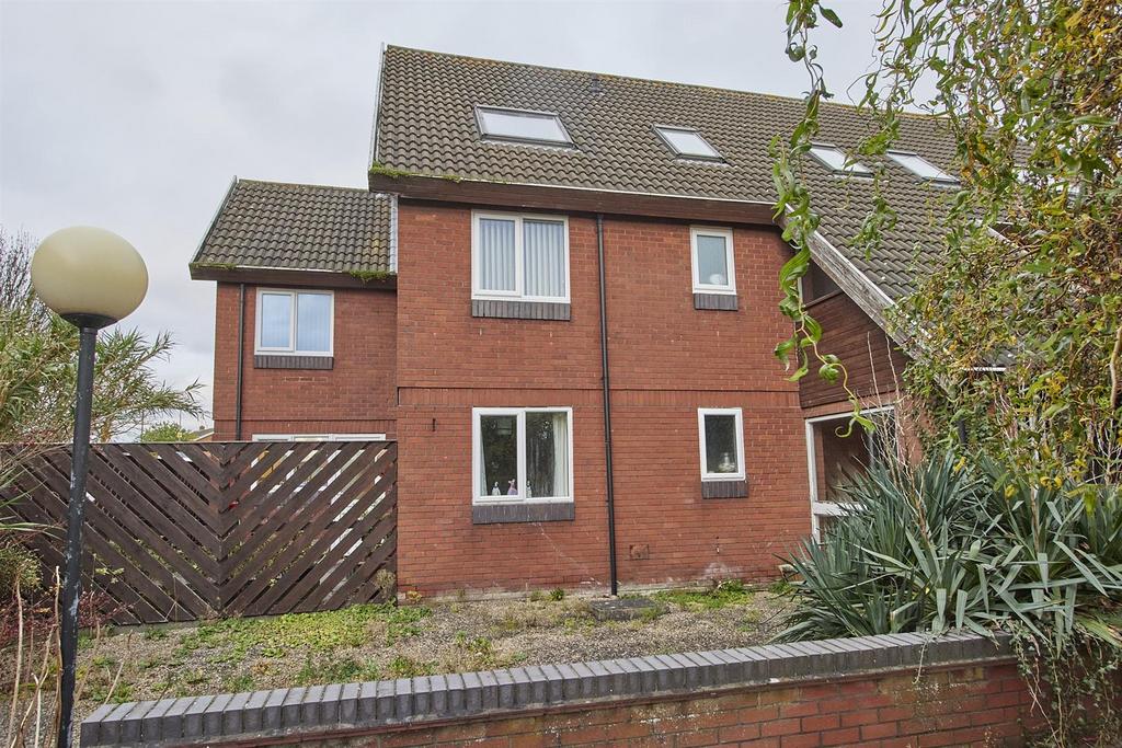 Clifton Court, Hinckley 2 bed ground floor flat for sale £90,000