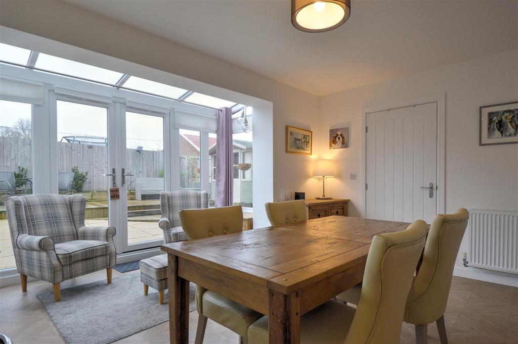 DINING &amp; FAMILY AREA