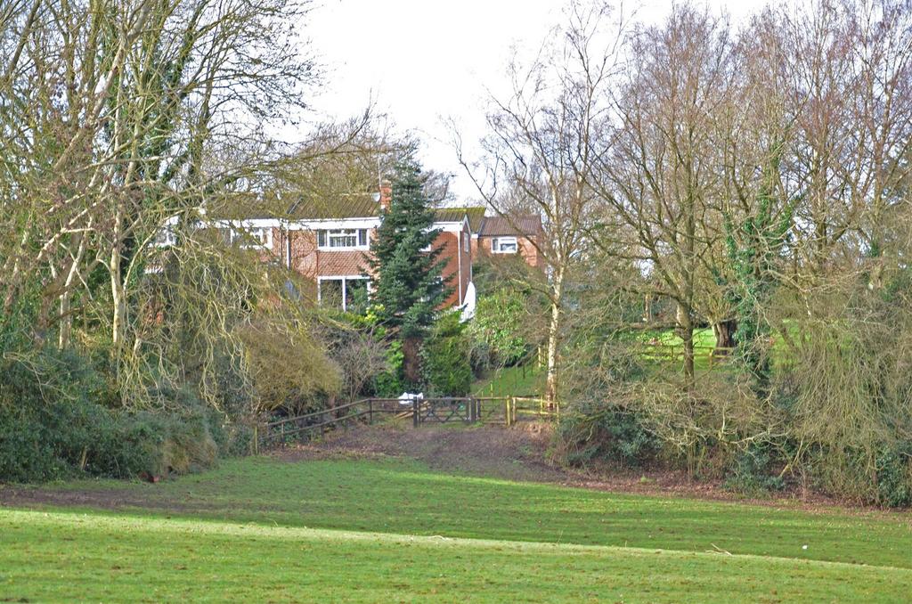 Shirley Grove, Tunbridge Wells TN4 3 bed country house for sale £799,950