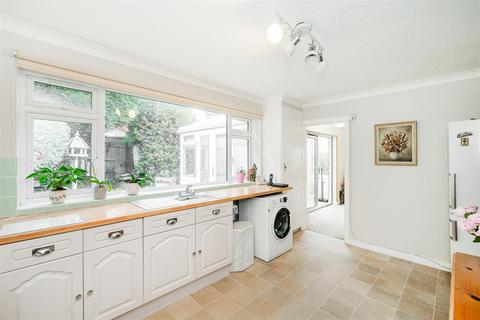 32 Fairview Gardens, Woodford Green, IG8 7DJ