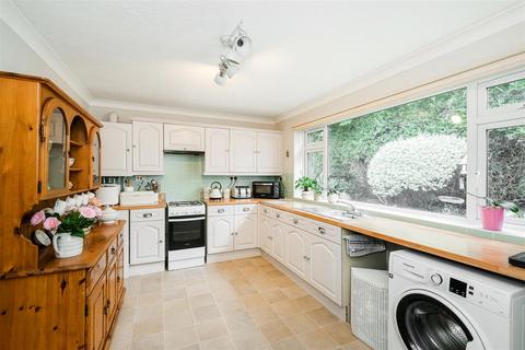 32 Fairview Gardens, Woodford Green, IG8 7DJ