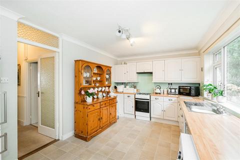 32 Fairview Gardens, Woodford Green, IG8 7DJ