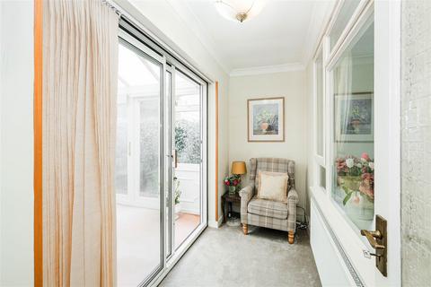 32 Fairview Gardens, Woodford Green, IG8 7DJ