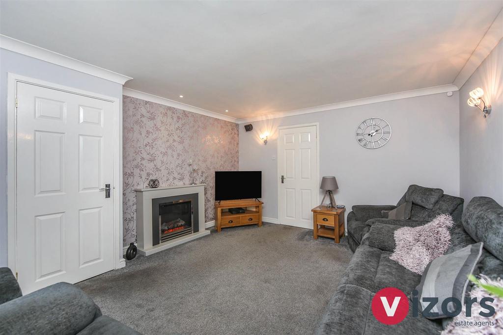Hollyberry Close, Winyates Green, Redditch 3 bed link detached house