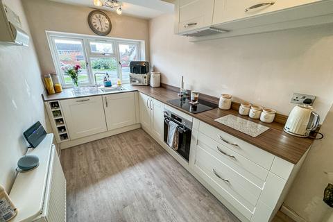 2 bedroom end of terrace house for sale - Calshot Place, Calcot, Reading, RG31