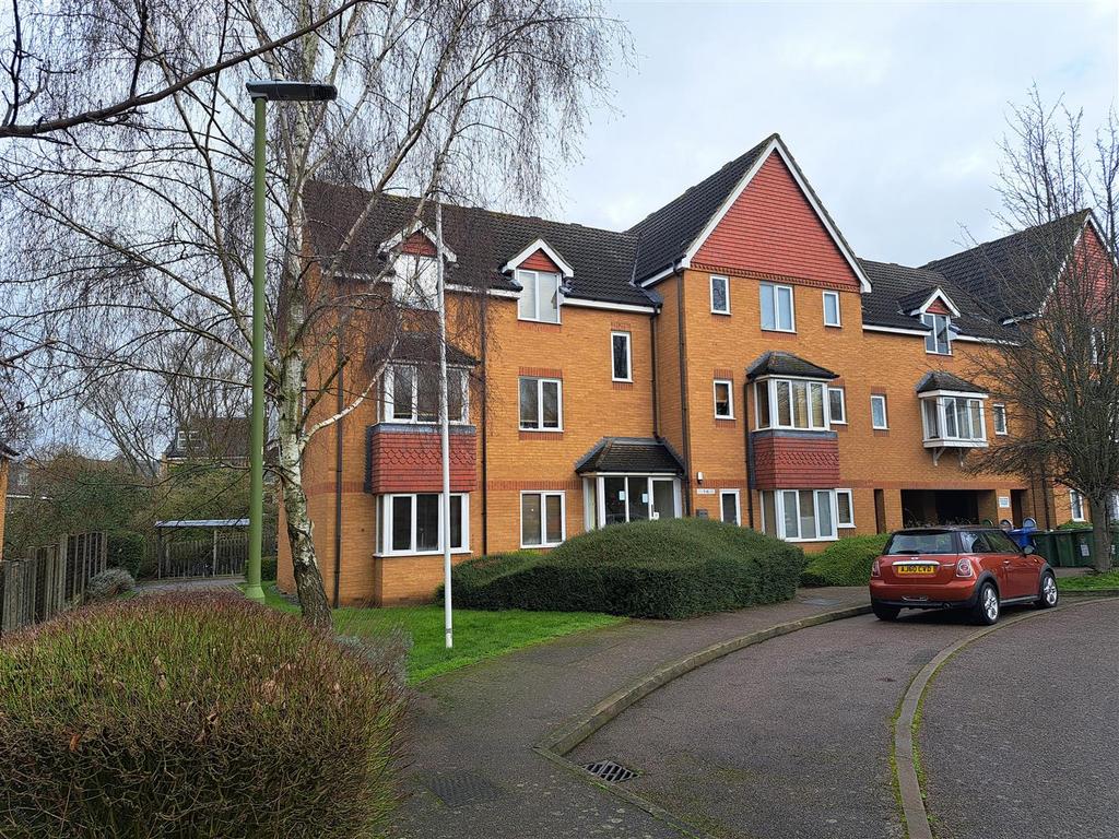 Redoubt Close, Hitchin 2 bed apartment for sale £195,000