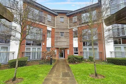 Flat 8, Derwent Court Riverside Close, Romford, RM1 1EQ