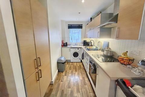Flat 8, Derwent Court Riverside Close, Romford, RM1 1EQ
