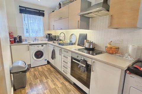 Flat 8, Derwent Court Riverside Close, Romford, RM1 1EQ