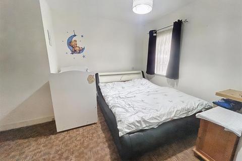 Flat 8, Derwent Court Riverside Close, Romford, RM1 1EQ
