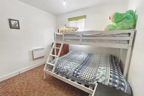 Flat 8, Derwent Court Riverside Close, Romford, RM1 1EQ