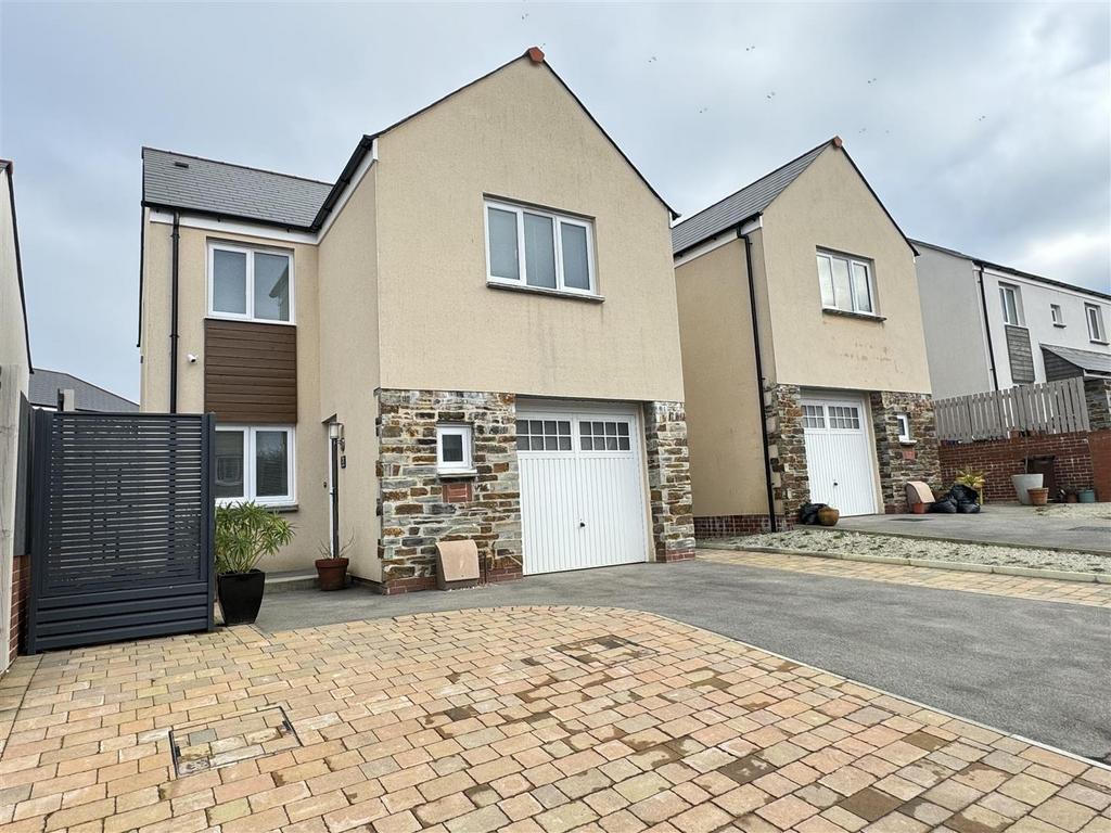 Aglets Way, St. Austell 4 bed detached house for sale £350,000