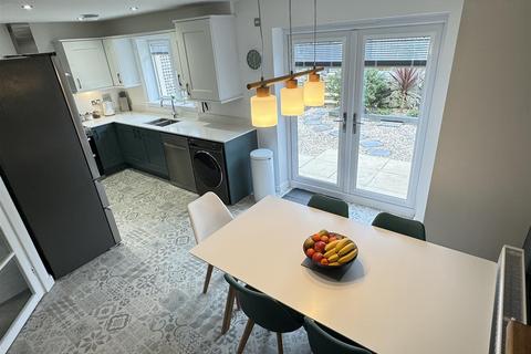 21 Aglets Way, St Austell, PL25 4GA