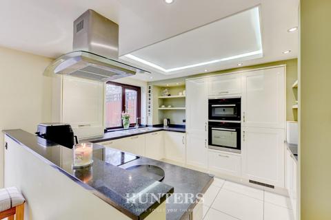 4 bedroom end of terrace house for sale, Queen Street, Middleton, Manchester