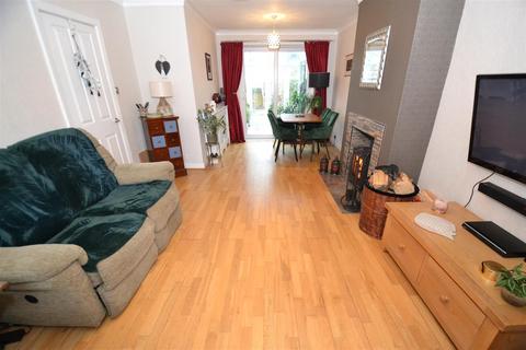 1 Hardknot Close, Bradford, BD7 4BA