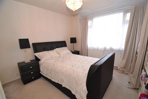 1 Hardknot Close, Bradford, BD7 4BA