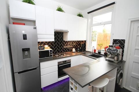 46 Ashgrove, Greengates, Bradford, BD10 0BP
