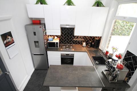 46 Ashgrove, Greengates, Bradford, BD10 0BP
