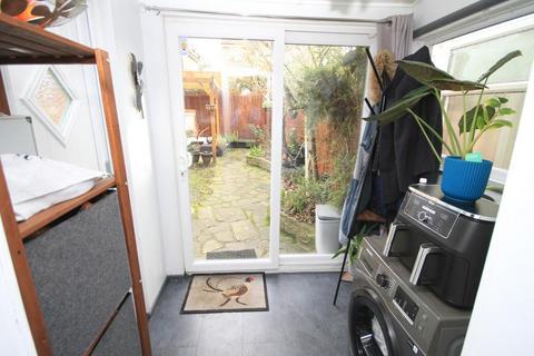 46 Ashgrove, Greengates, Bradford, BD10 0BP