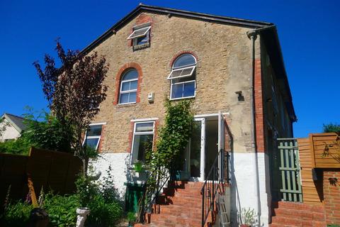 3 bedroom end of terrace house for sale, Queen Street, Gillingham