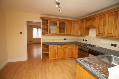88 Avon Drive, Alderbury, Salisbury, SP5 3TH
