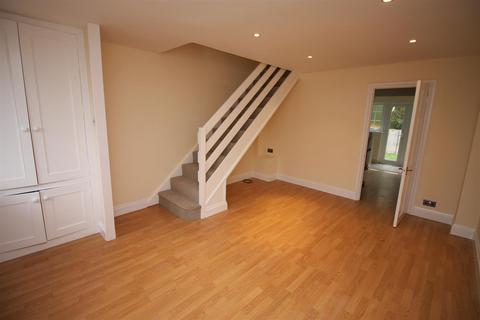 88 Avon Drive, Alderbury, Salisbury, SP5 3TH