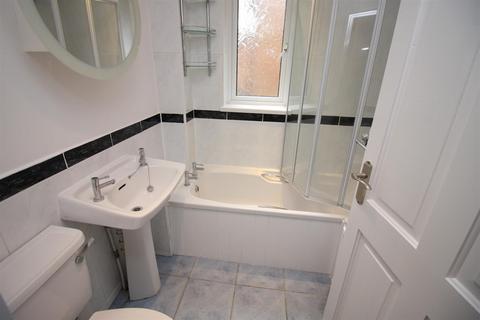 88 Avon Drive, Alderbury, Salisbury, SP5 3TH