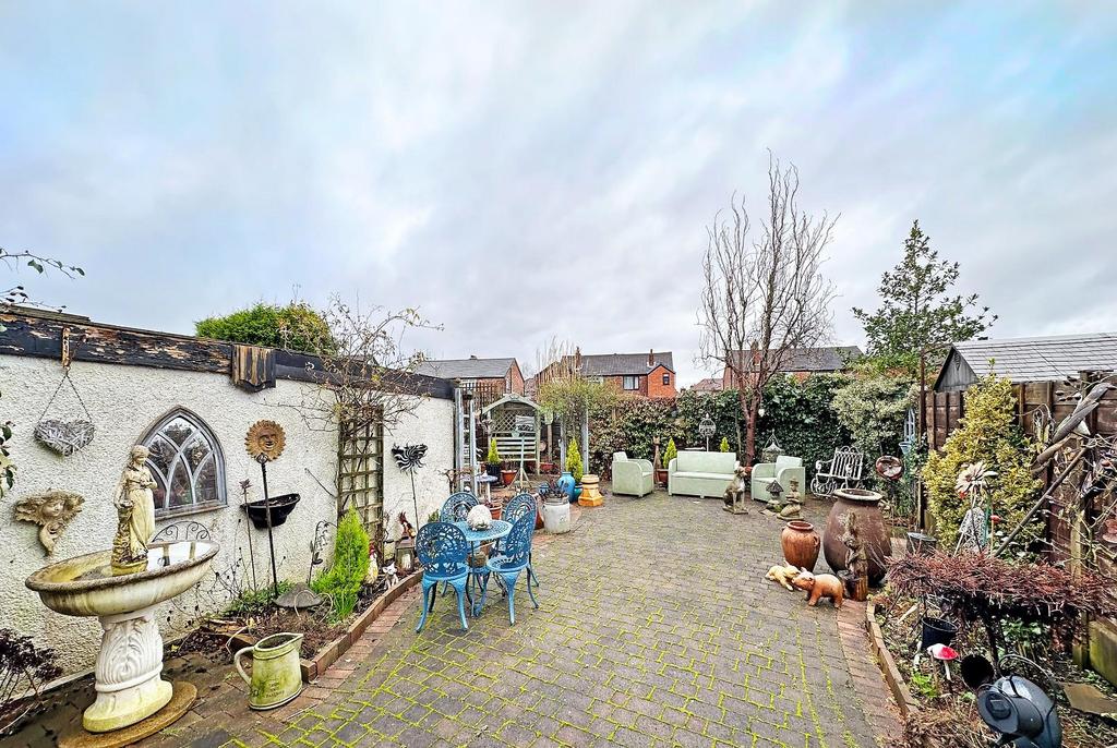 Foxhall Road, Timperley 3 bed semidetached house for sale £475,000
