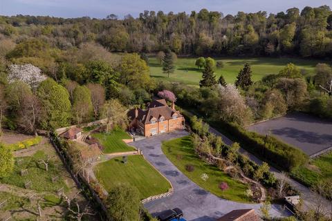 Holly House Harpsden Bottom, Harpsden, Henley-on-thames, RG9 4HR