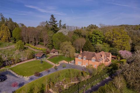 Holly House Harpsden Bottom, Harpsden, Henley-on-thames, RG9 4HR