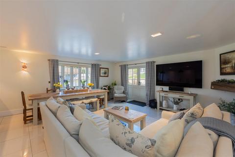 Holly House Harpsden Bottom, Harpsden, Henley-on-thames, RG9 4HR