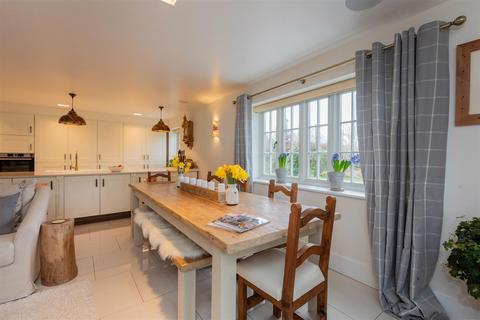 Holly House Harpsden Bottom, Harpsden, Henley-on-thames, RG9 4HR