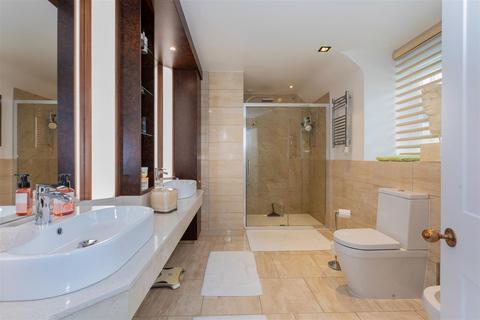 Holly House Harpsden Bottom, Harpsden, Henley-on-thames, RG9 4HR