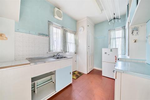 31 Hill Crescent, Surbiton, KT5 8DP