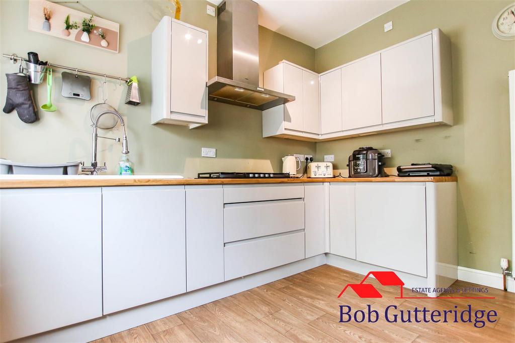 Modern fitted kitchen / breakfast room