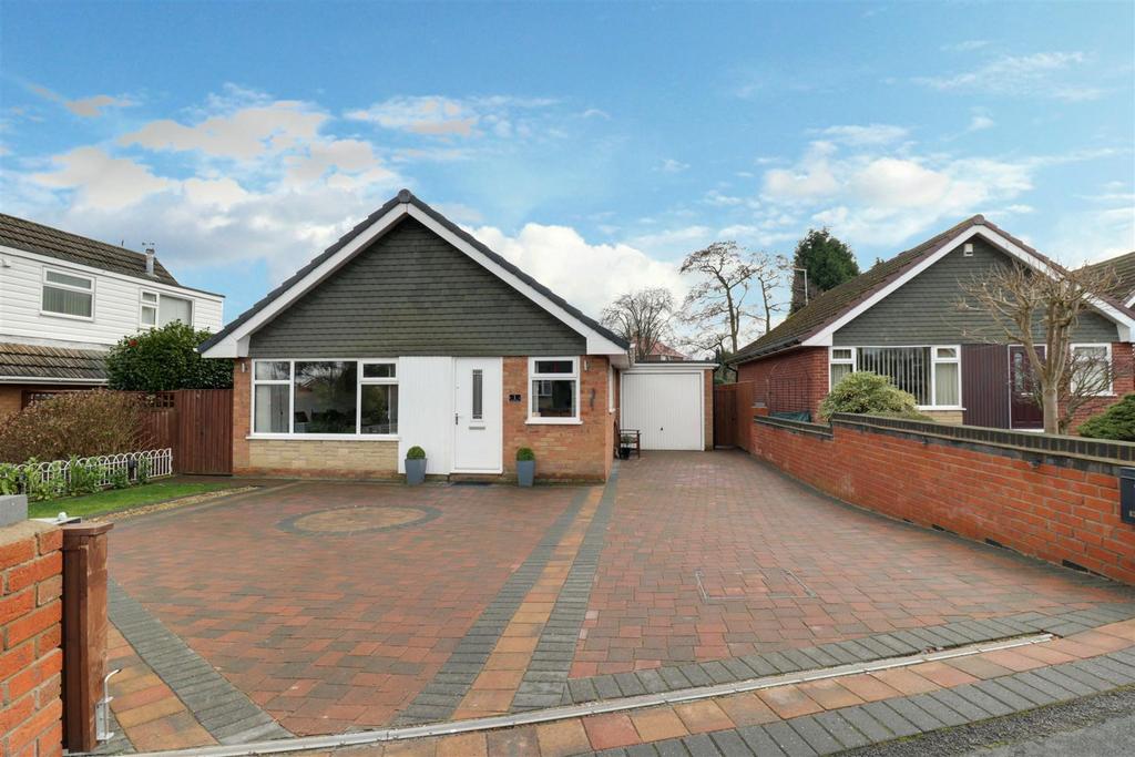 Russell Avenue, Alsager 2 bed detached bungalow for sale £300,000