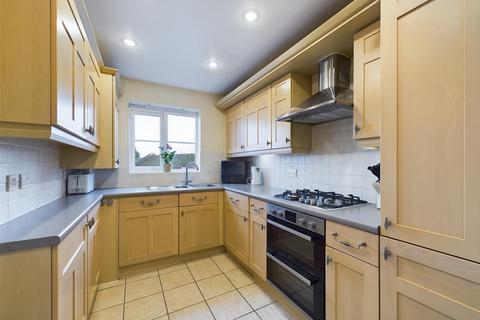 2 bedroom flat for sale, Coldstream Road, Caterham CR3
