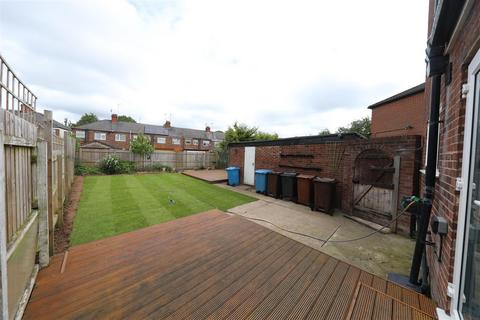 3 bedroom semi-detached house for sale, Strathmore Avenue, Hull