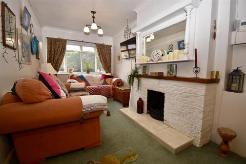 4 bedroom semi-detached house for sale - West Close, Malton YO17