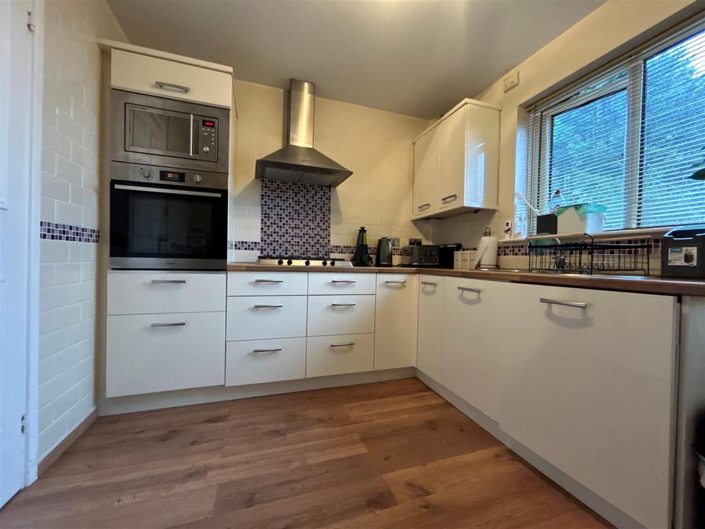Willetts Drive, Halesowen 2 bed terraced house for sale £180,000
