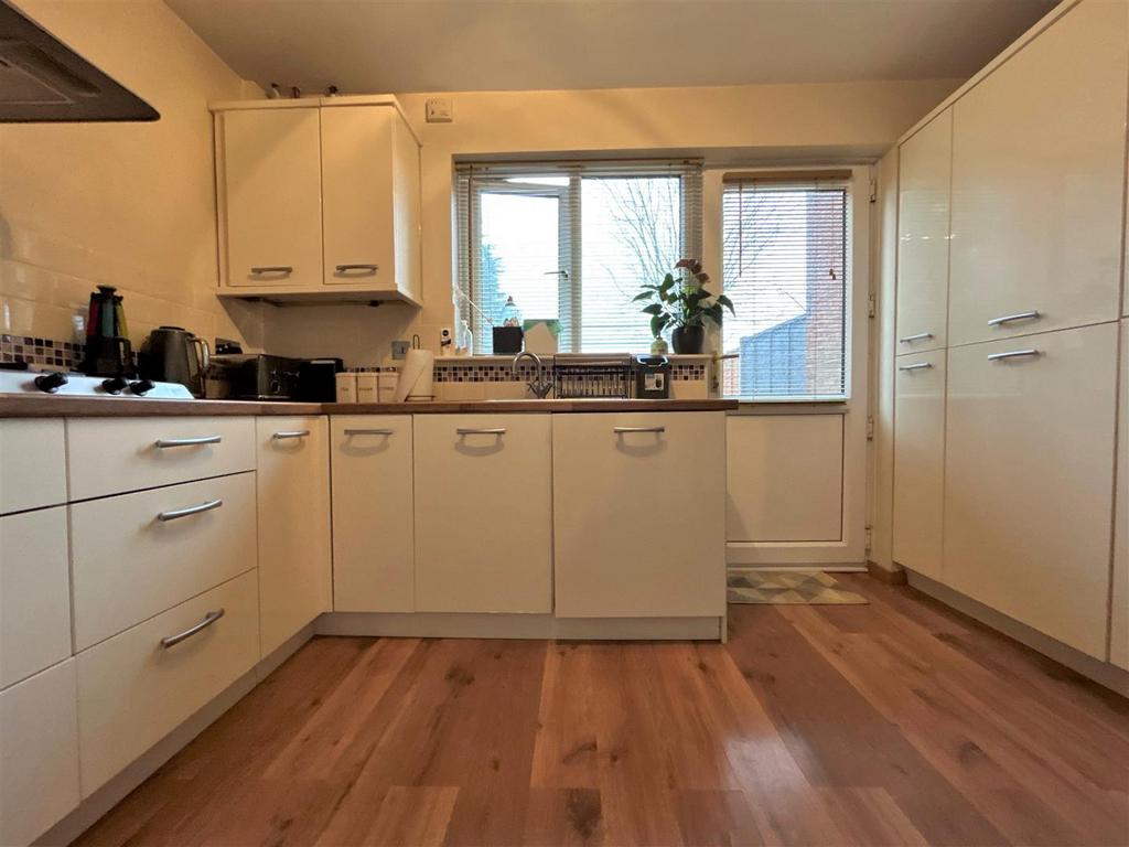 Willetts Drive, Halesowen 2 bed terraced house for sale £180,000