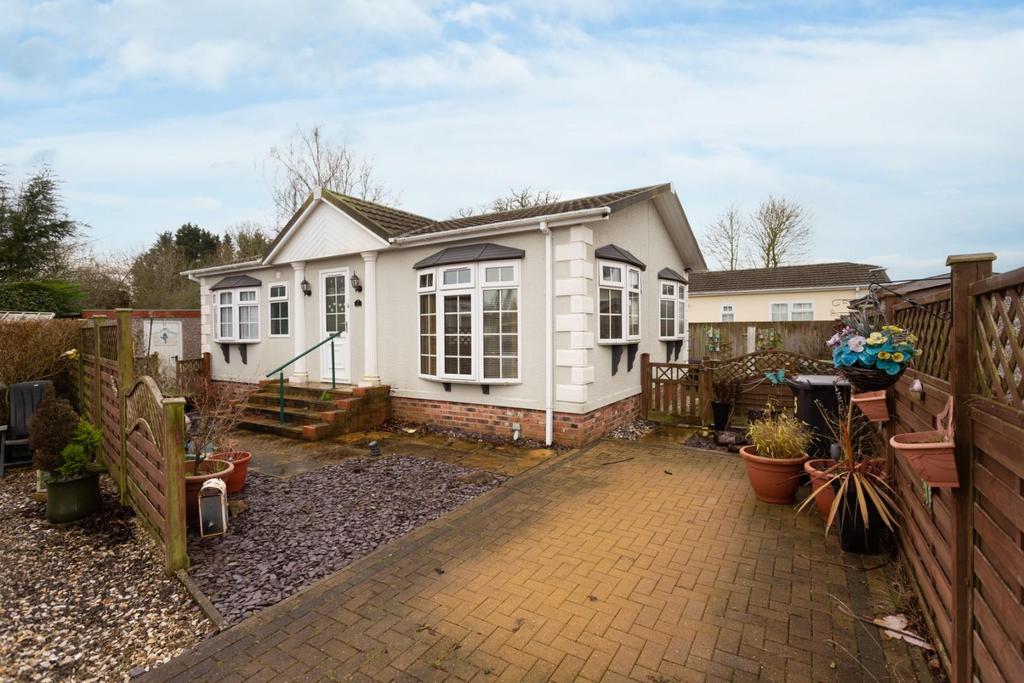 Elm Avenue, Acaster Malbis, York 2 bed park home for sale £160,000