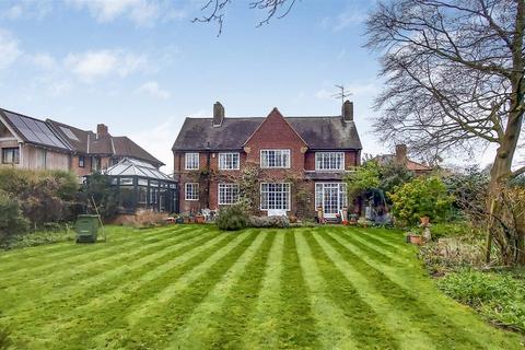 7 Bulstrode Gardens, Cambridge, CB3 0EN